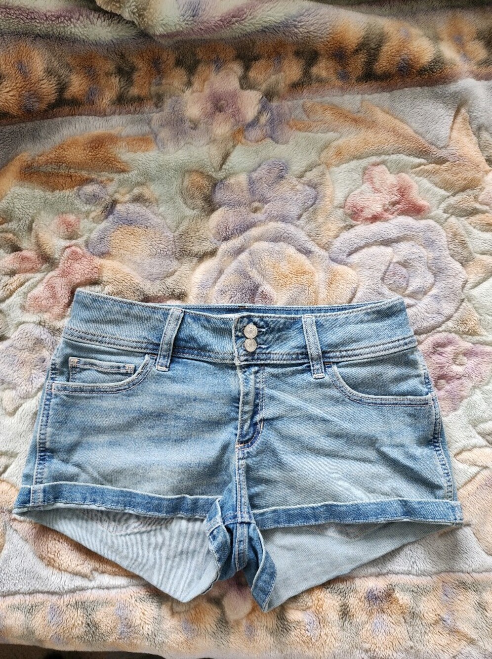 Hollister Curvy Low Rise Jean Shorts